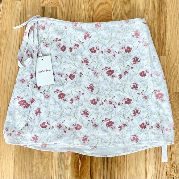 NWT Aritzia Sunday Best Dawson Floral White & Pink Wrap Mini Skirt Size S / P - Picture 4 of 8